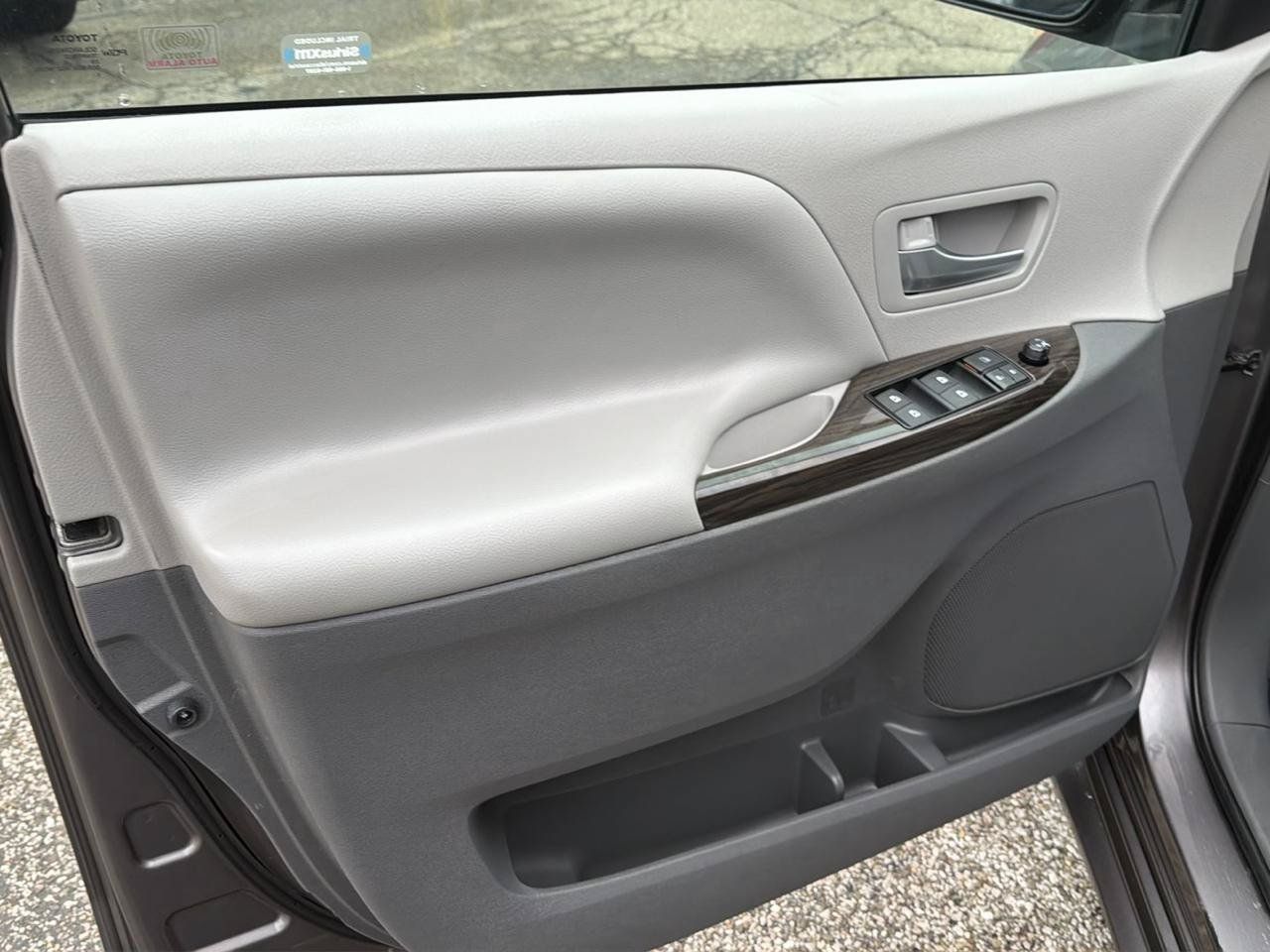 Used 2016 Toyota Sienna XLE AWD/4WD image 11