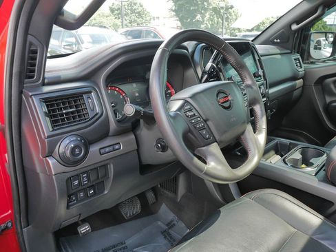Used 2021 Nissan Titan PRO-4X w/ Pro-4x Convenience Package AWD/4WD image 23
