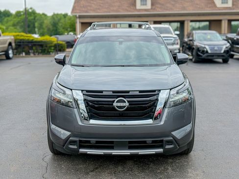 Used 2025 Nissan Pathfinder SL AWD/4WD image 5