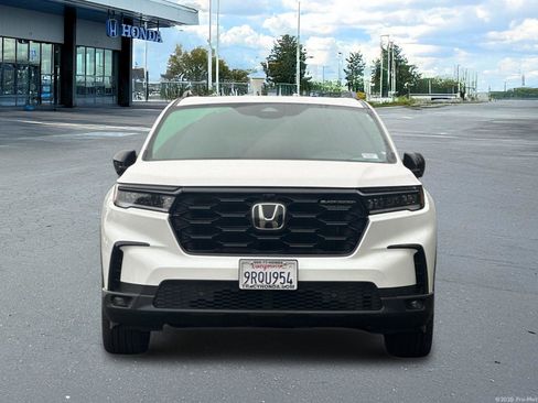 Certified 2025 Honda Pilot Black Edition image 14