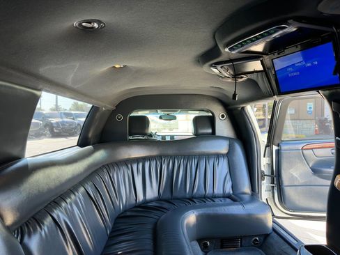 Used 2009 Cadillac DTS Limousine FWD image 30