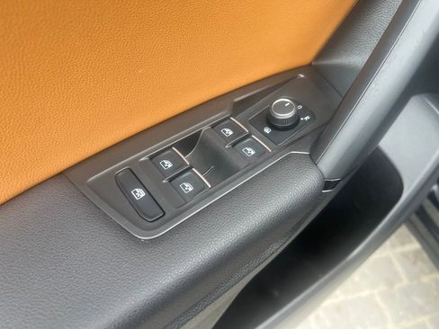 Certified 2019 Volkswagen Tiguan SE w/ Panoramic Sunroof Package image 13