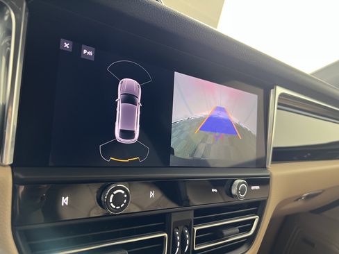 Certified 2026 Porsche Macan AWD/4WD image 24