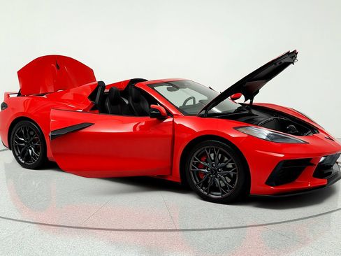Used 2024 Chevrolet Corvette Stingray Preferred Conv w/ Z51 Performance Package RWD image 14