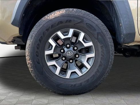 Used 2016 Toyota Tacoma TRD Off-Road w/ Towing Package image 20