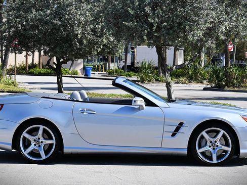 Used 2013 Mercedes-Benz SL 550 image 15