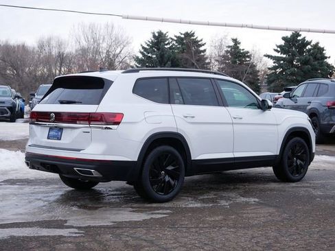 New 2026 Volkswagen Atlas SE image 2