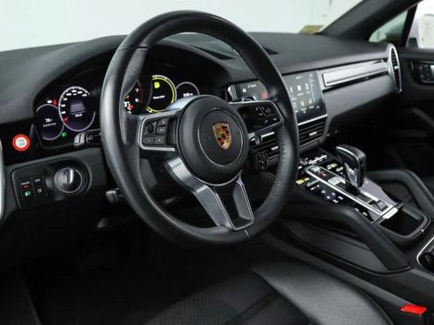 Certified 2023 Porsche Cayenne Coupe image 6