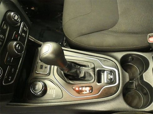 Used 2020 Jeep Cherokee Latitude image 13