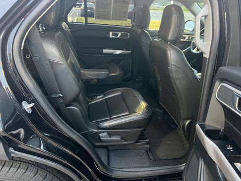 Used 2023 Ford Explorer XLT w/ Equipment Group 202A RWD image 13