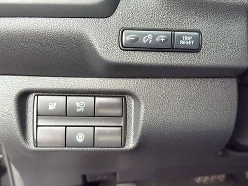 Certified 2022 Nissan Leaf S image 18