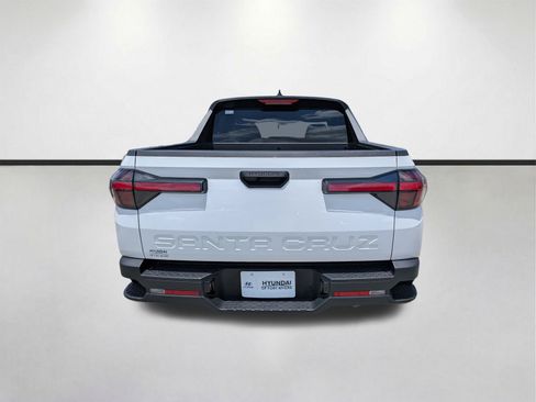 Used 2025 Hyundai Santa Cruz SE FWD image 5