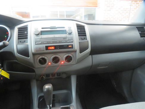Used 2010 Toyota Tacoma PreRunner image 36