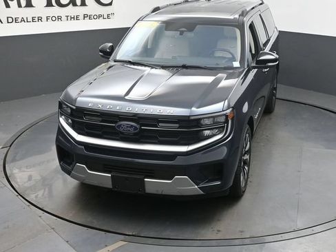Used 2025 Ford Expedition Max Platinum w/ Driver's Package AWD/4WD image 47