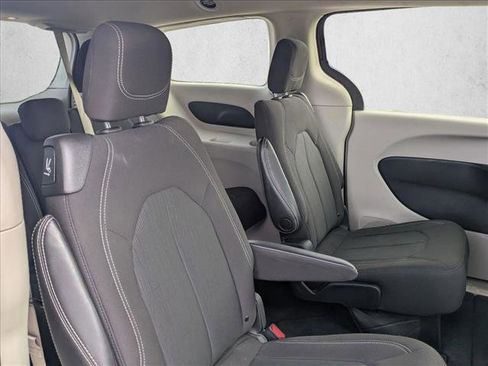 Used 2023 Chrysler Voyager LX image 17
