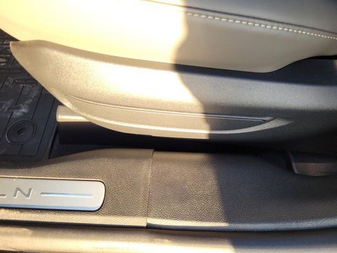 New 2026 Lincoln Corsair Premiere image 16