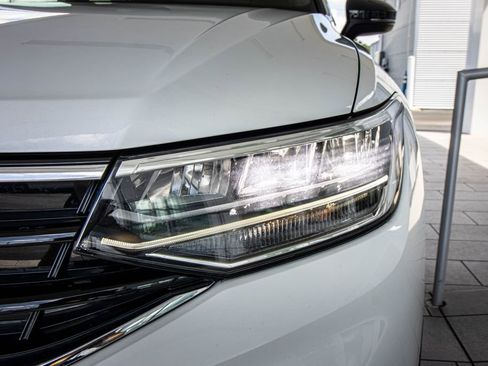 Certified 2023 Volkswagen Tiguan SE R-Line FWD image 7