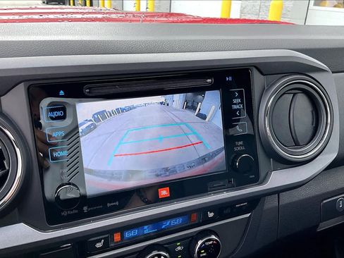 Used 2018 Toyota Tacoma TRD Sport AWD/4WD image 26
