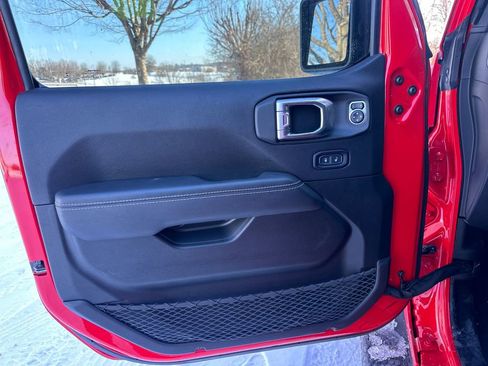 Used 2022 Jeep Wrangler Unlimited Sahara w/ Cold Weather Group image 16