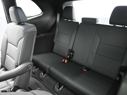 Used 2025 Buick Enclave Preferred w/ Power Package image 24