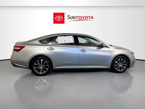 Used 2018 Toyota Avalon XLE image 2