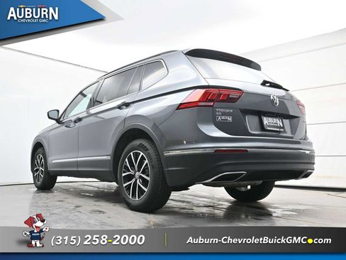Used 2021 Volkswagen Tiguan SE w/ Panoramic Sunroof Package AWD/4WD image 18