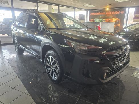 Used 2023 Subaru Outback Premium image 3