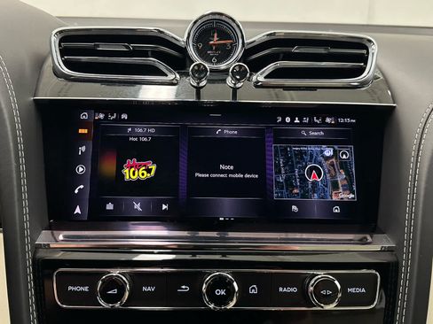 Used 2023 Bentley Bentayga AWD/4WD image 32