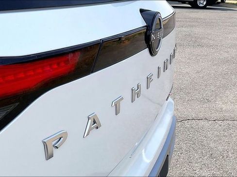 Used 2024 Nissan Pathfinder Platinum w/ Cargo Package image 24