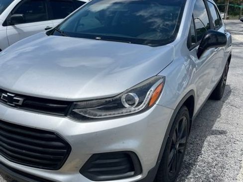 Used 2018 Chevrolet Trax LT w/ Redline Edition FWD image 1