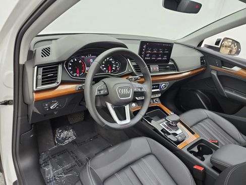 Used 2023 Audi Q5 2.0T Premium w/ Convenience Package AWD/4WD image 9