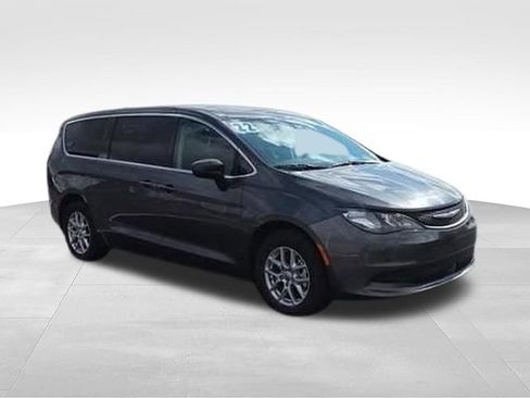 Used 2022 Chrysler Voyager LX FWD image 4