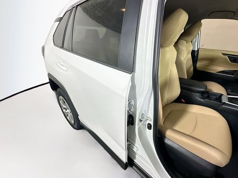 Used 2020 Toyota RAV4 LE FWD image 27