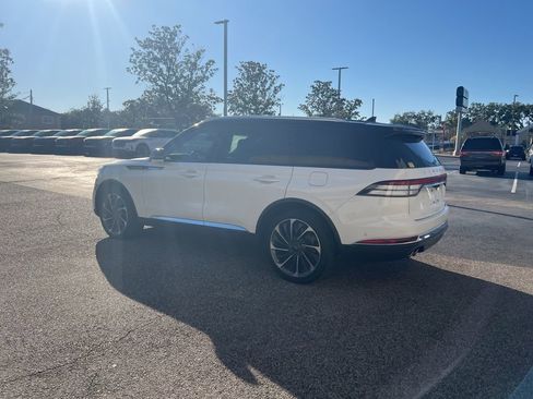 Used 2023 Lincoln Aviator Reserve w/ Equipment Group 201A image 4