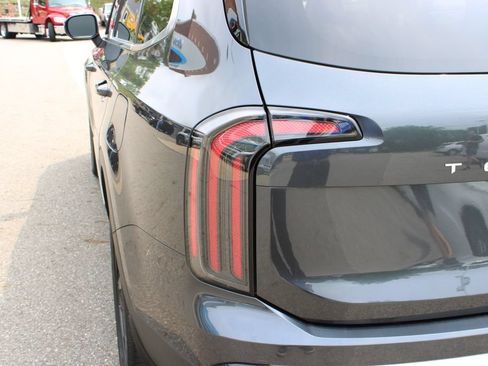 Used 2024 Kia Telluride EX w/ EX Captain's Chair Package AWD/4WD image 32