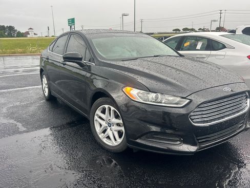 Used 2015 Ford Fusion SE FWD image 6