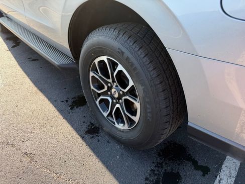 Used 2024 Ford Expedition XLT image 11