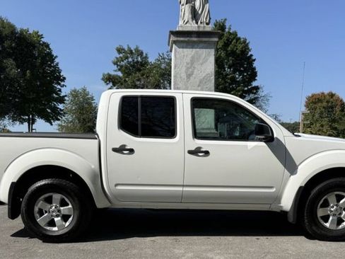 Used 2011 Nissan Frontier SV AWD/4WD image 7