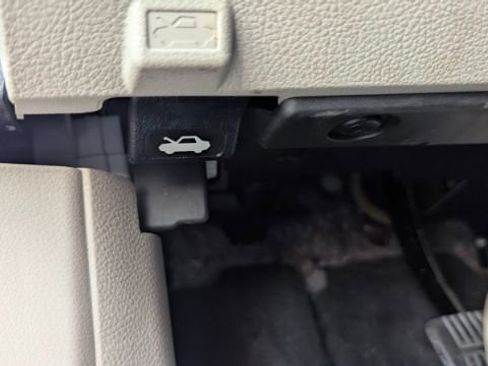 Used 2011 Subaru Outback 2.5i Premium w/ All-Weather Pkg image 39