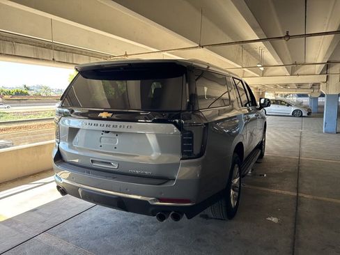 Used 2025 Chevrolet Suburban Premier image 3