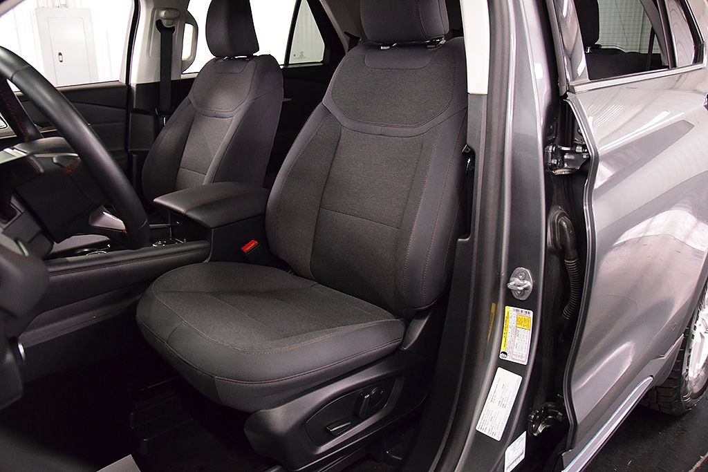 Used 2025 Ford Explorer Active AWD/4WD image 30