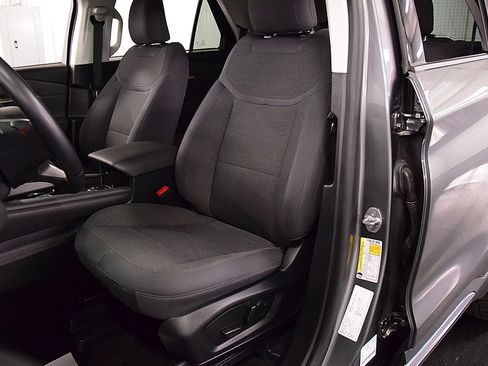 Used 2025 Ford Explorer Active AWD/4WD image 30