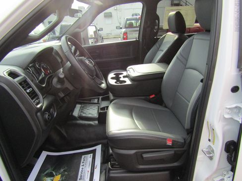 Used 2025 RAM 3500 Tradesman w/ Chrome Appearance Group image 12