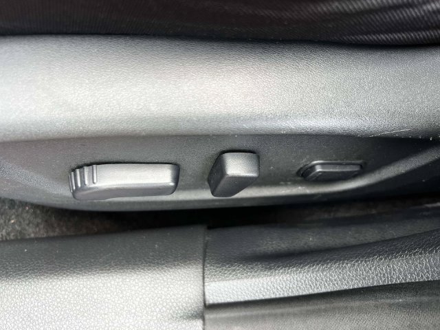 Used 2017 Nissan Rogue SV AWD/4WD image 16