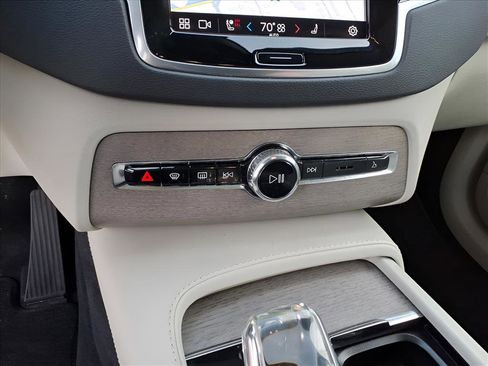 Used 2023 Volvo XC90 B6 Ultimate w/ Protection Package Premier image 17