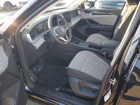 Certified 2025 Volkswagen Tiguan S image 15