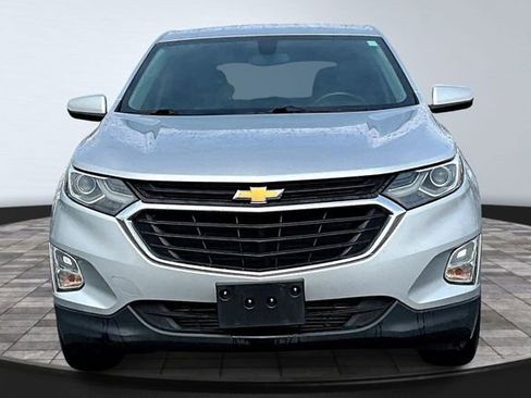 Used 2018 Chevrolet Equinox LT image 2