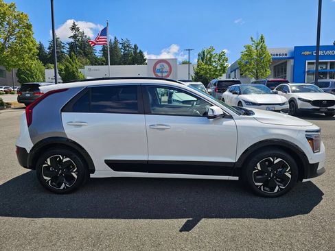 Certified 2023 Kia Niro Wave w/ Wave Preserve Package FWD image 4