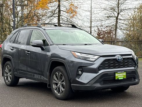 Used 2022 Toyota RAV4 XLE Premium image 7