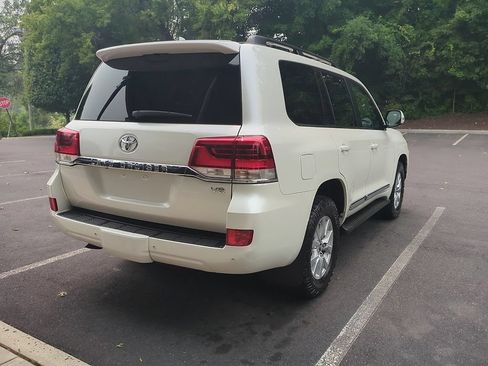 Used 2016 Toyota Land Cruiser w/ Four Season Floor Mat Package AWD/4WD image 5